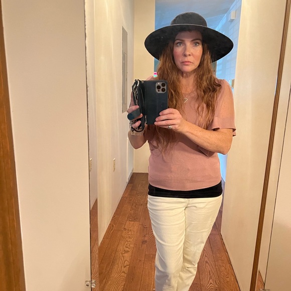 Meet your Posher, Michelle - Picture 1 of 5